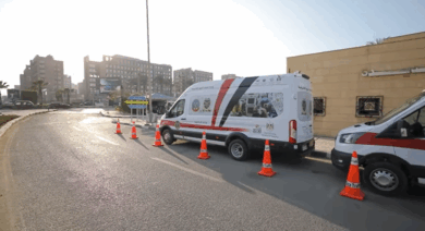 وحدات المرور المتنقلة تخفّف الأعباء عن المواطنين وتصل إلى مواقعهم ضمن خطة التحول الرقمي للدولة