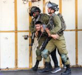 قوات الاحتلال الإسرائيلي تعتقل مواطنين ونجله في رام الله وتقتحم بلدات في جنين