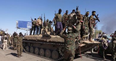 اشتباكات عنيفة بين الجيش السوداني ومليشيا الدعم السريع في كردفان: البرهان يدعو للتعبئة العامة 4 اشتباكات عنيفة بين الجيش السوداني ومليشيا الدعم السريع في كردفان: البرهان يدعو للتعبئة العامة