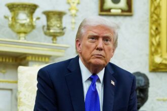 ترامب يرفض استئناف المحادثات التجارية مع كندا رغم اعتذار مارك كارني 2 ترامب يرفض استئناف المحادثات التجارية مع كندا رغم اعتذار مارك كارني