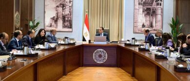 مدبولي يتابع تنفيذ مشروعات الطاقة المتجددة ويؤكد التوسع للوصول إلى 42٪ من مزيج الطاقة