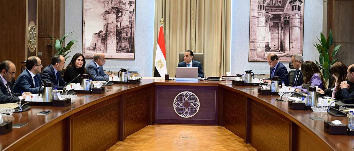 مدبولي يتابع تنفيذ مشروعات الطاقة المتجددة ويؤكد التوسع للوصول إلى 42٪ من مزيج الطاقة