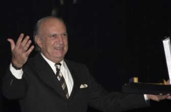 الموسيقار عمر خيرت يغادر العناية المركزة بعد استقرار حالته الصحية