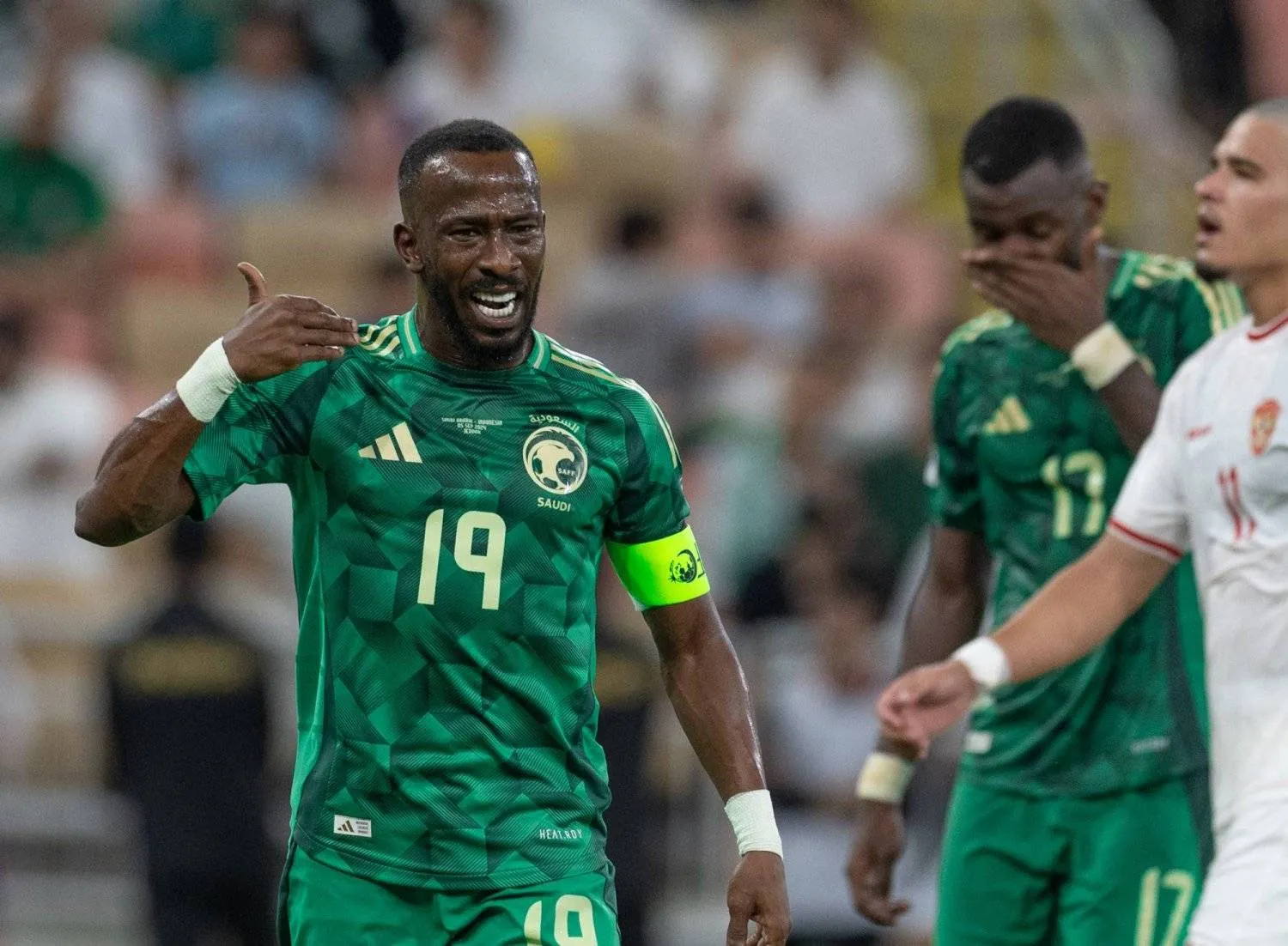 مصادر: وفاة فهد المولد شائعة واللاعب يتلقى العلاج في السعودية ويتعافى تدريجيًا 1 مصادر: وفاة فهد المولد شائعة واللاعب يتلقى العلاج في السعودية ويتعافى تدريجيًا