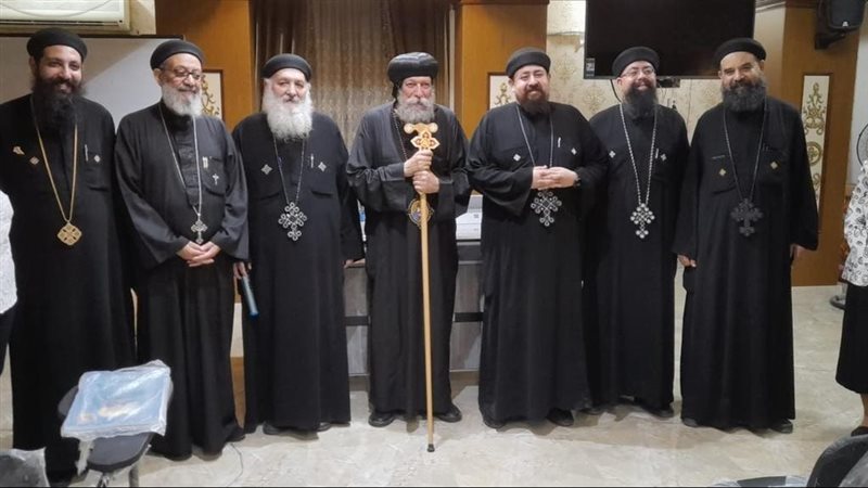 الأنبا إيلاريون يفتتح العام الدراسي بكلية البابا أثناسيوس ويكرم أوائل الطلاب