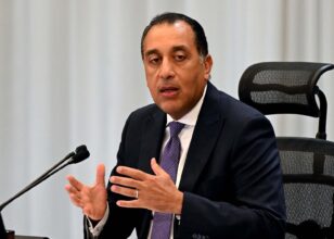 مصطفى مدبولي يفتتح معرض النقل الذكي واللوجيستيات بمركز مصر للمعارض 2 مصطفى مدبولي يفتتح معرض النقل الذكي واللوجيستيات بمركز مصر للمعارض