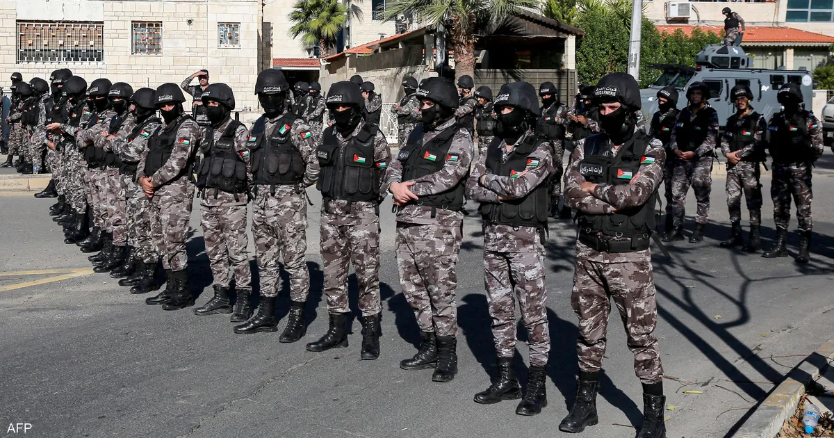 الأردن: القبض على عصابة إقليمية لتهريب المخدرات وضبط كميات كبيرة من الحشيش والسلاح 1 الأردن: القبض على عصابة إقليمية لتهريب المخدرات وضبط كميات كبيرة من الحشيش والسلاح