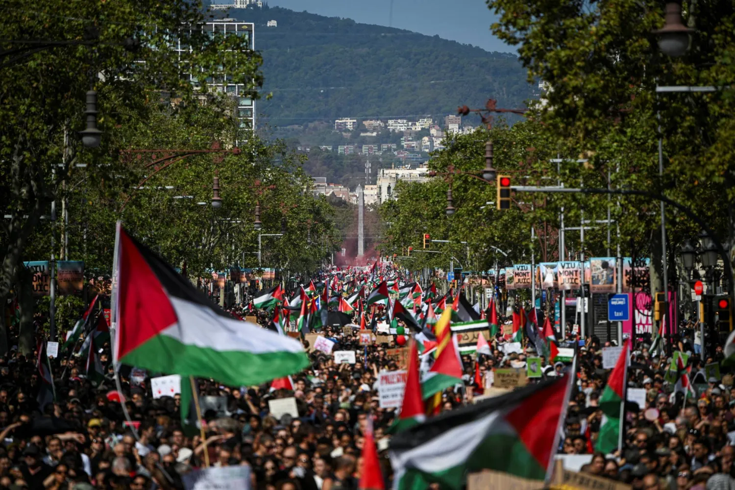 غضب الشوارع الأوروبية يشتعل ضد إسرائيل: مظاهرات حاشدة في ستوكهولم، باريس، مدريد، روما ولندن 1 غضب الشوارع الأوروبية يشتعل ضد إسرائيل: مظاهرات حاشدة في ستوكهولم، باريس، مدريد، روما ولندن