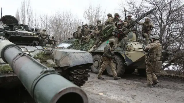 روسيا تتهم الناتو بعرقلة المفاوضات حول أوكرانيا وسط تصاعد الهجوم الروسي