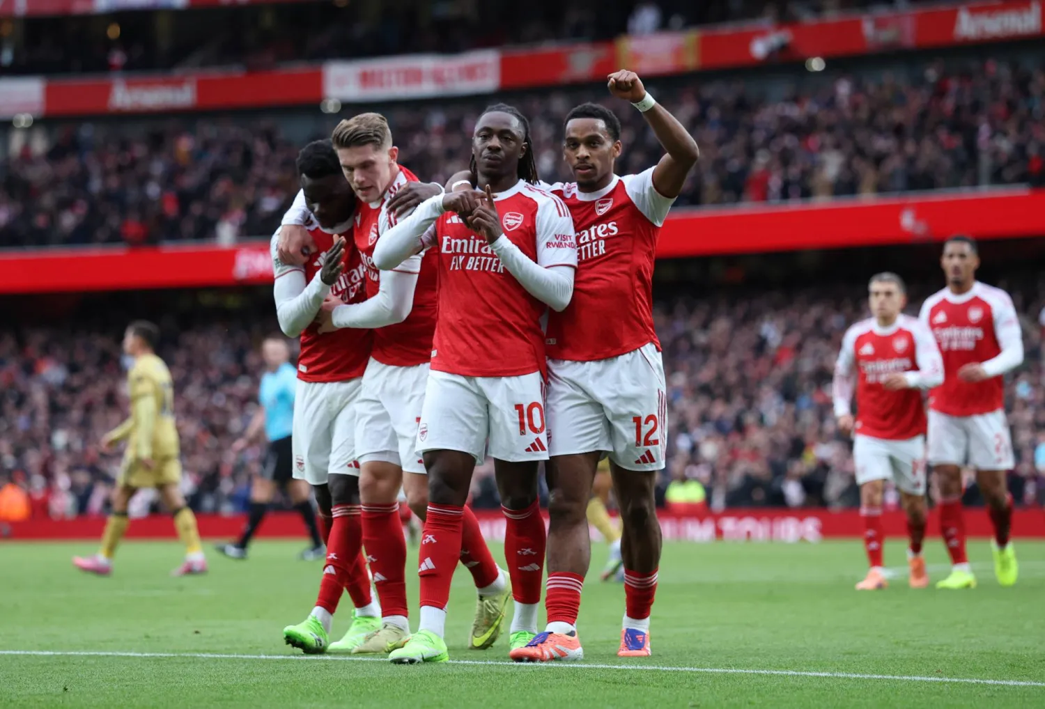 آرسنال يتصدر جدول الدوري الإنجليزي وليفربول في المركز التاسع بعد الجولة الـ14