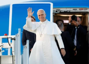 لبنان يشهد انقطاعاً عاماً للتيار الكهربائي وسط زيارة بابا الفاتيكان لاون 14