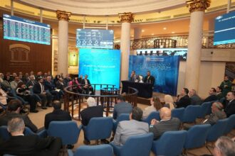 "البورصة المصرية تبحث تمديد ساعات التداول لتعزيز السيولة" 2 "البورصة المصرية تبحث تمديد ساعات التداول لتعزيز السيولة"