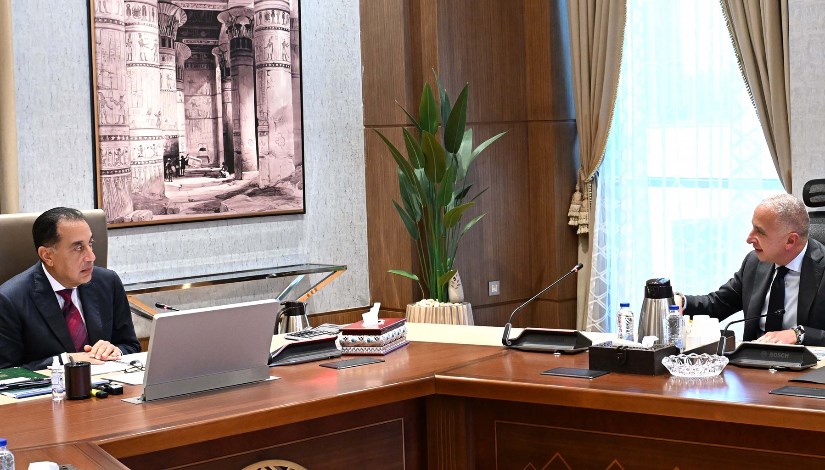 مدبولي يبحث مع شركتي "السويدي" و"طاقة عربية" فرص الاستثمار في منطقة المثلث الذهبي 1 مدبولي يبحث مع شركتي "السويدي" و"طاقة عربية" فرص الاستثمار في منطقة المثلث الذهبي