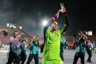 الأهلي يفتح الباب أمام احتراف شوبير بشرط عرض مغرٍ ويقرر تمديد عقده حتى 2027 4 الأهلي يفتح الباب أمام احتراف شوبير بشرط عرض مغرٍ ويقرر تمديد عقده حتى 2027