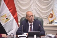 وزير العمل يحدد ساعات العمل في المنشآت الصناعية: 8 ساعات يوميًا و48 أسبوعيًا