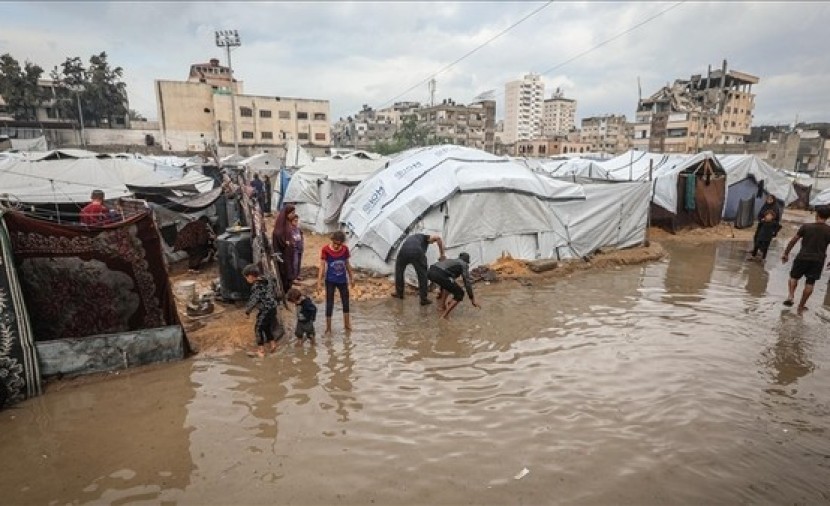أمطار غزيرة وبرد قارس يزيدان من كارثة الإنسانية في قطاع غزة