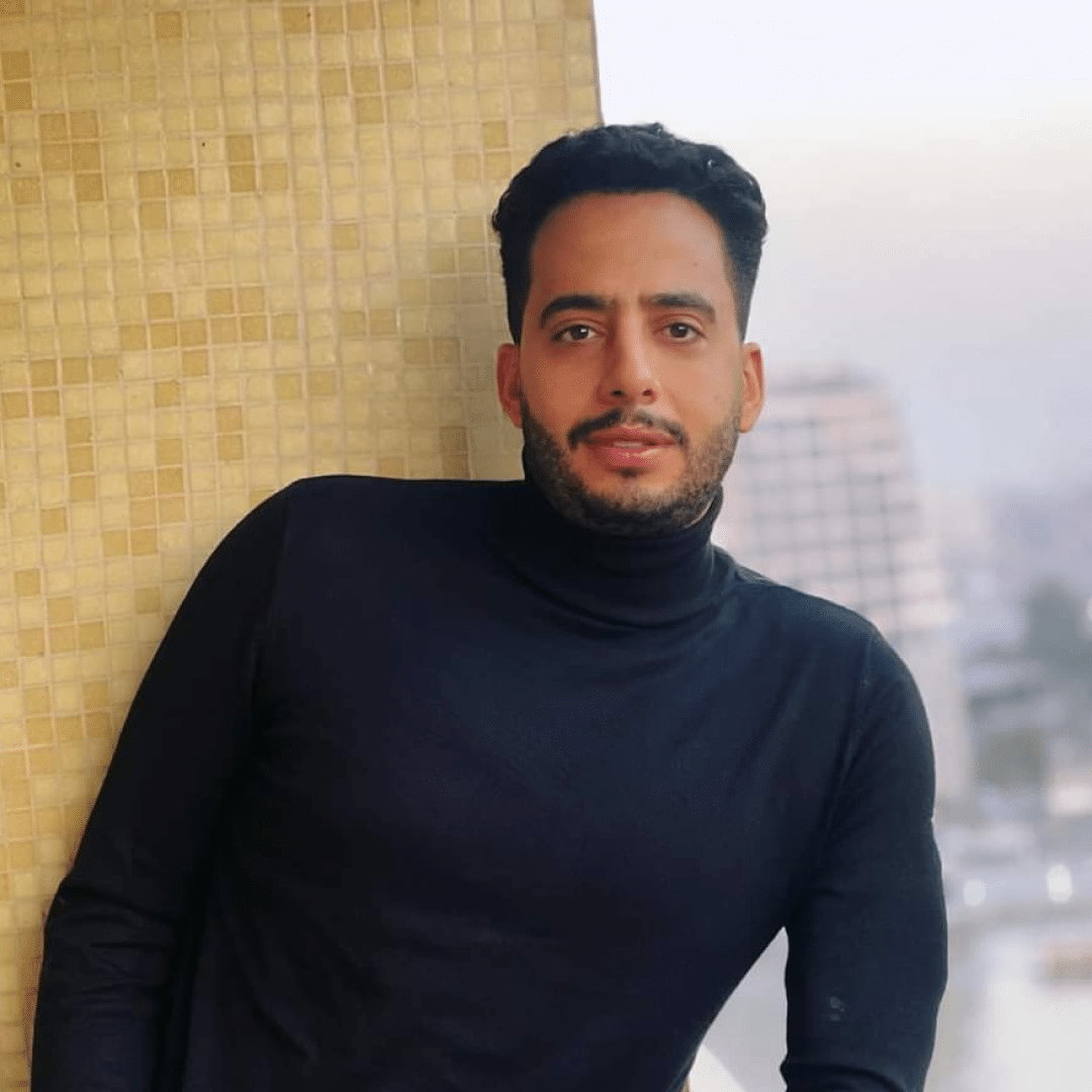 "عصام السقا يخطف الأنظار مع حصانه استعدادًا لفيلمه ومسلسله الجديد"