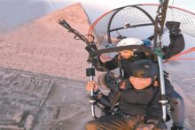 "Egypt Air Games" يشعل أهرامات الجيزة: مهرجان الباراموتور والقفز بالمظلات يجمع 200 طيار من 30 دولة