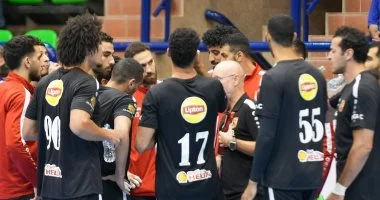 الأهلي يتصدر دوري محترفي اليد رغم خسارة القمة أمام الزمالك 2 الأهلي يتصدر دوري محترفي اليد رغم خسارة القمة أمام الزمالك