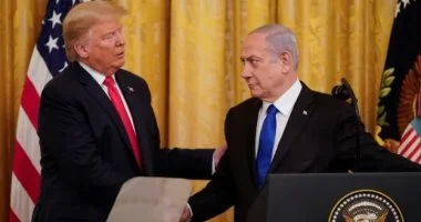 نتنياهو يصل مارالاغو ويلتقي ترامب لمناقشة المرحلة التالية من اتفاق غزة ومسألة العفو الرئاسي