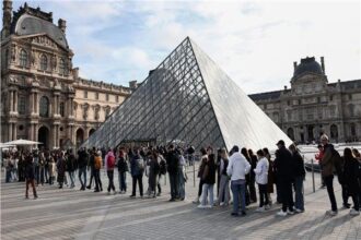 إضراب شامل في اللوفر: 200 موظف يصوتون بالإجماع لبدء الإغلاق في 15 ديسمبر وسط أزمة متفاقمة