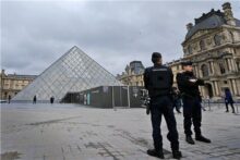 متحف اللوفر في باريس يغلق أبوابه بسبب إضراب موظفيه احتجاجا على تدهور ظروف العمل ونقص الموارد