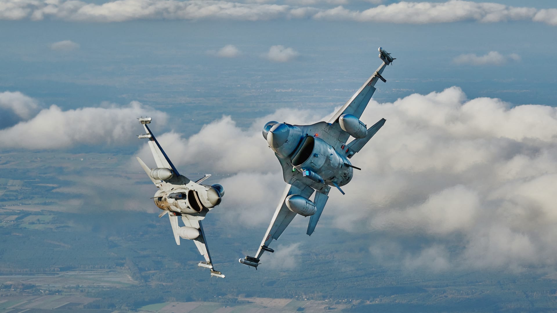 بولندا تعترض طائرة استطلاع روسية قرب حدودها.. وبالونات تهريب تثير مخاوف أمنية