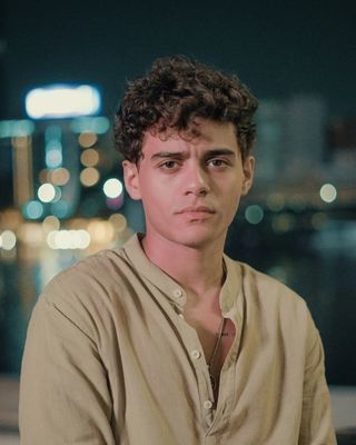 «يوسف رأفت يكشف كواليس رحلته الفنية ويشارك أسرار دوره في مسلسل "ميد تيرم"»