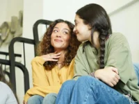 "ميد تيرم".. مسلسل يكشف عالم الـGen Z ويكسر الصور النمطية عن جيل جديد يعيش صراعاته الحقيقية