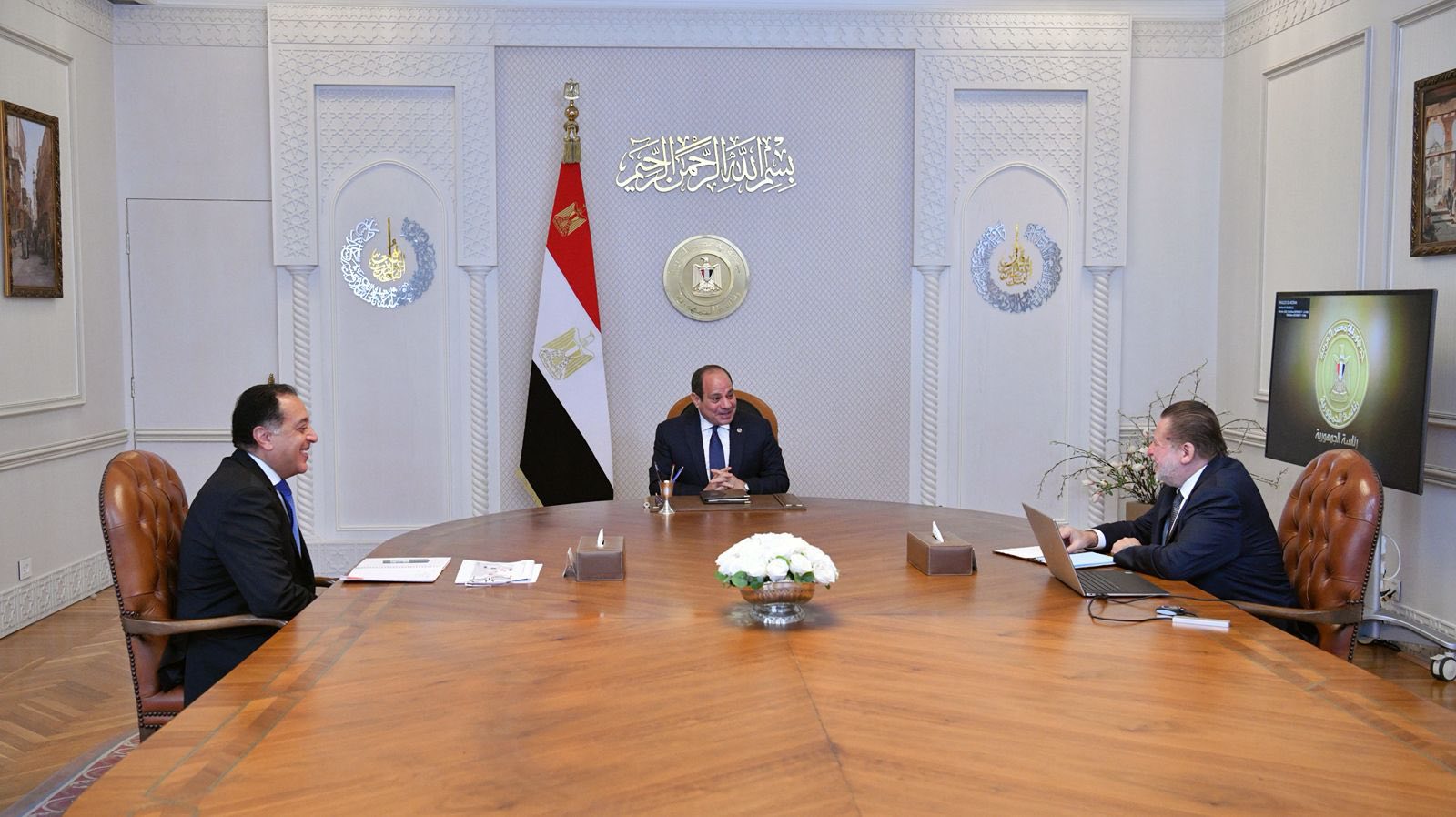 السيسي يشدد على تعزيز الاستقرار المالي والنقدي وتوفير الاحتياجات الاقتصادية الأساسية