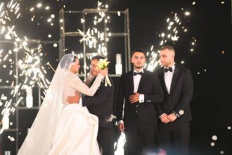 "محمد هنيدي يحتفل بزفاف ابنته فريدة وسط نجوم الفن وأجواء مليئة بالفرح" 2 "محمد هنيدي يحتفل بزفاف ابنته فريدة وسط نجوم الفن وأجواء مليئة بالفرح"