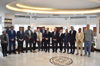 وزير التعليم العالي يلتقي الدفعة الأولى من الطلاب المصريين المرشحين لمنح الدكتوراه  في فرنسا