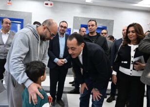 مدبولي يطمئن على رضا المواطنين عن خدمات «حياة كريمة» في مركز طب الأسرة بطحانوب 2 مدبولي يطمئن على رضا المواطنين عن خدمات «حياة كريمة» في مركز طب الأسرة بطحانوب