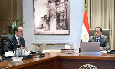 مدبولي يتابع استعدادات المرحلة الثانية للتأمين الصحي الشامل مع رئيس هيئة الرعاية الصحية 4 مدبولي يتابع استعدادات المرحلة الثانية للتأمين الصحي الشامل مع رئيس هيئة الرعاية الصحية