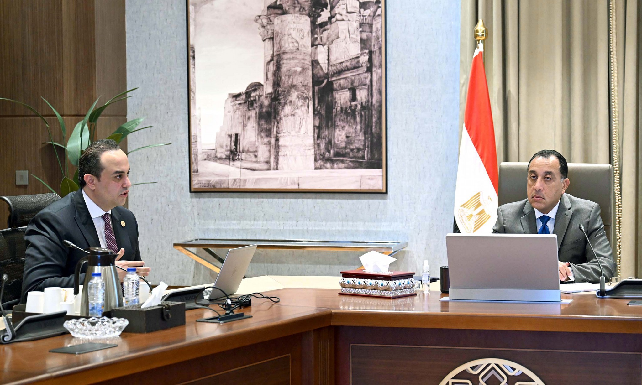 مدبولي يتابع استعدادات المرحلة الثانية للتأمين الصحي الشامل مع رئيس هيئة الرعاية الصحية 1 مدبولي يتابع استعدادات المرحلة الثانية للتأمين الصحي الشامل مع رئيس هيئة الرعاية الصحية