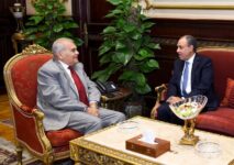 وزير الخارجية يلتقي رئيس مجلس الشيوخ لتعزيز التعاون الدبلوماسي والبرلماني