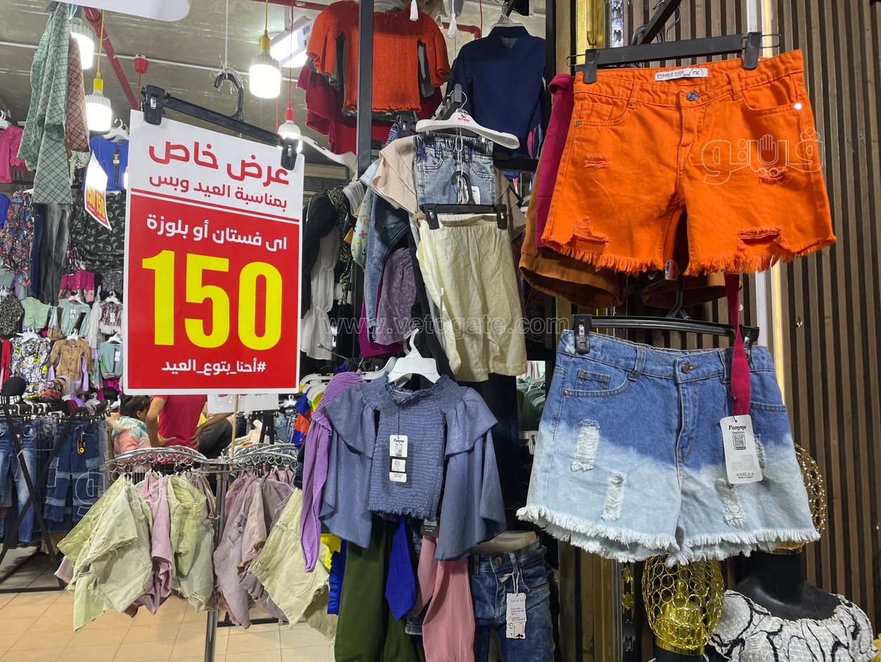 تفسير حلم رؤية شراء الملابس الجديدة في المنام 1 تفسير حلم رؤية شراء الملابس الجديدة في المنام