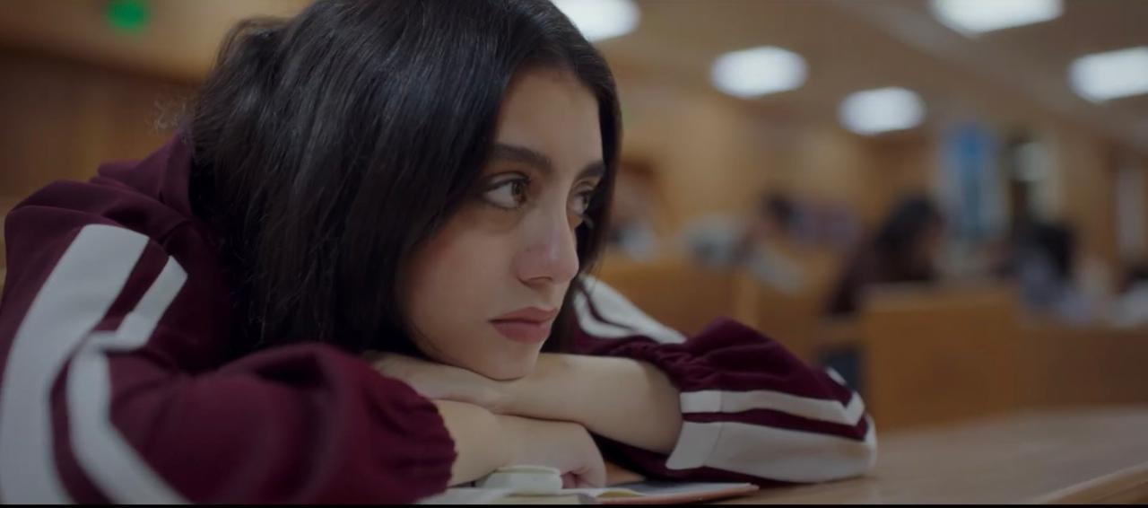 كيف يؤثر طلاق الوالدين على الأبناء: نصائح من وحي مسلسل "ميد تيرم"