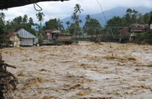 ارتفاع حصيلة ضحايا الفيضانات في إندونيسيا إلى 804 قتلى و650 مفقودا