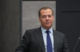 مدفيديف يوافق على دعوة ماسك لإلغاء الاتحاد الأوروبي 3 مدفيديف يوافق على دعوة ماسك لإلغاء الاتحاد الأوروبي