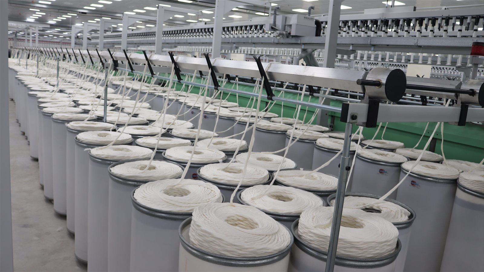 الحكومة تنفي بيع مصانع الغزل والنسيج وتكشف تفاصيل مشروع تطوير 60 مصنعًا بالقطاع