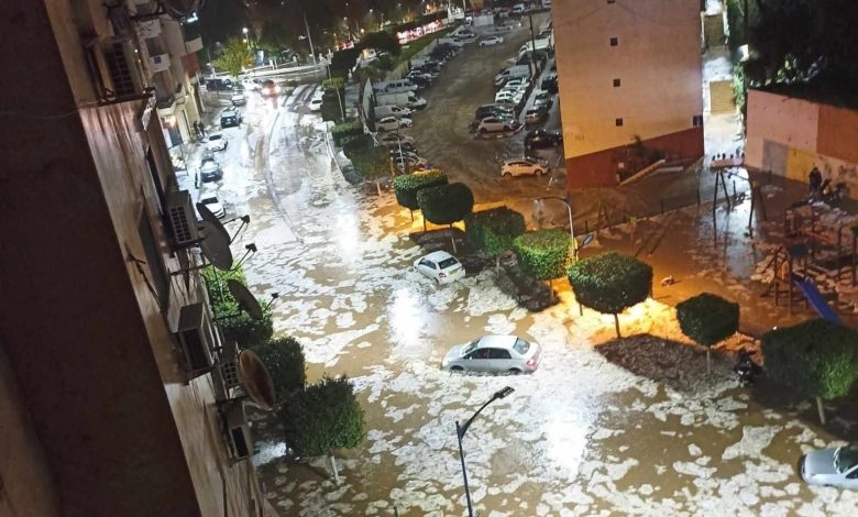 الأمطار الغزيرة تتسبب في تعطيل حركة المرور بالجزائر