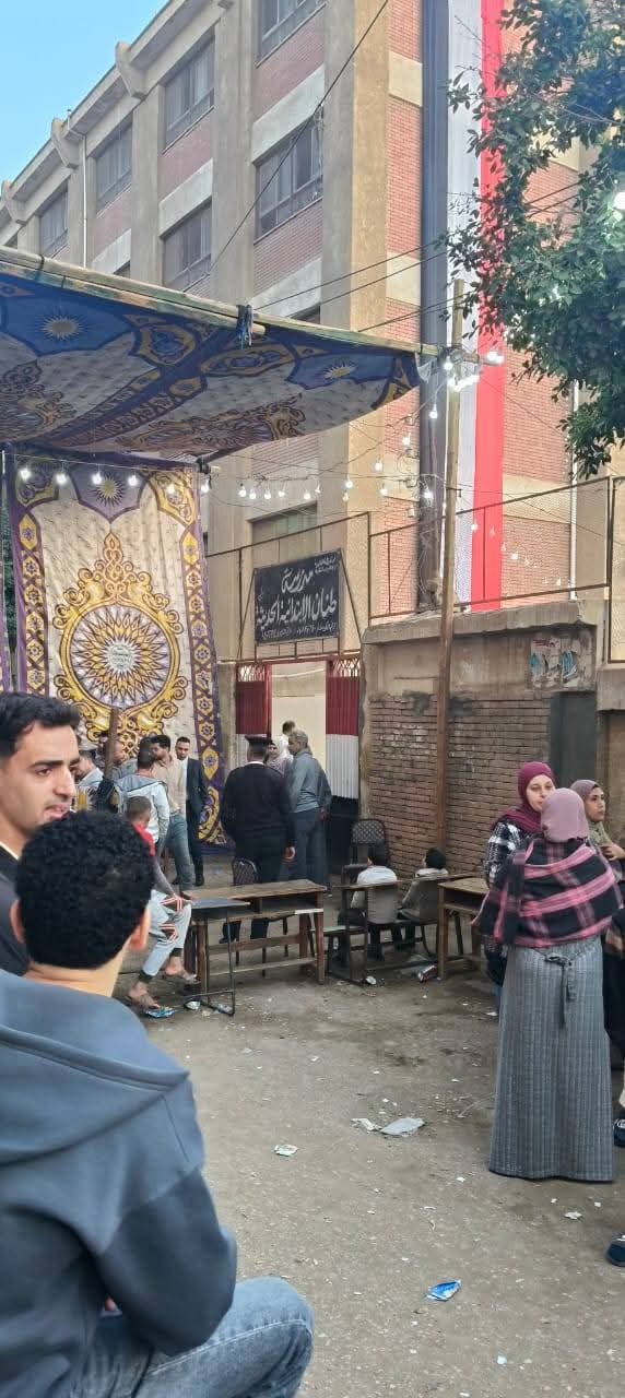 توافد المواطنين للإدلاء بأصواتهم في جولة الإعادة بانتخابات مجلس النواب 2025 بقليوب 1 توافد المواطنين للإدلاء بأصواتهم في جولة الإعادة بانتخابات مجلس النواب 2025 بقليوب