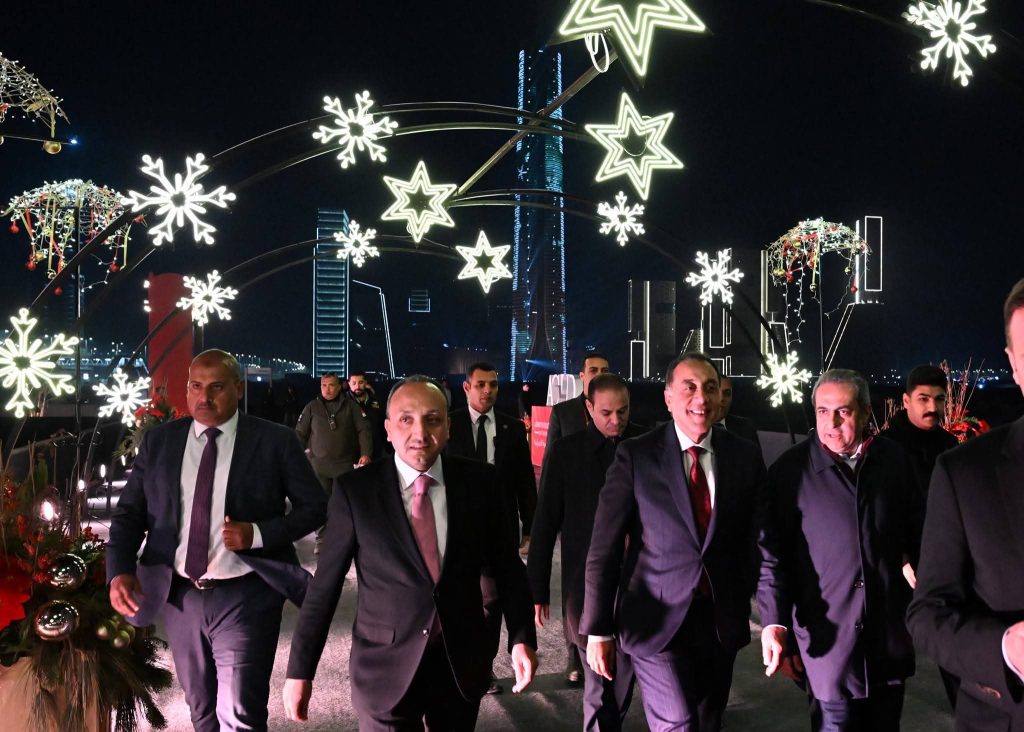 رئيس الوزراء يشارك المواطنين احتفالات استقبال العام الميلادي الجديد بالعاصمة الإدارية 3 رئيس الوزراء يشارك المواطنين احتفالات استقبال العام الميلادي الجديد بالعاصمة الإدارية