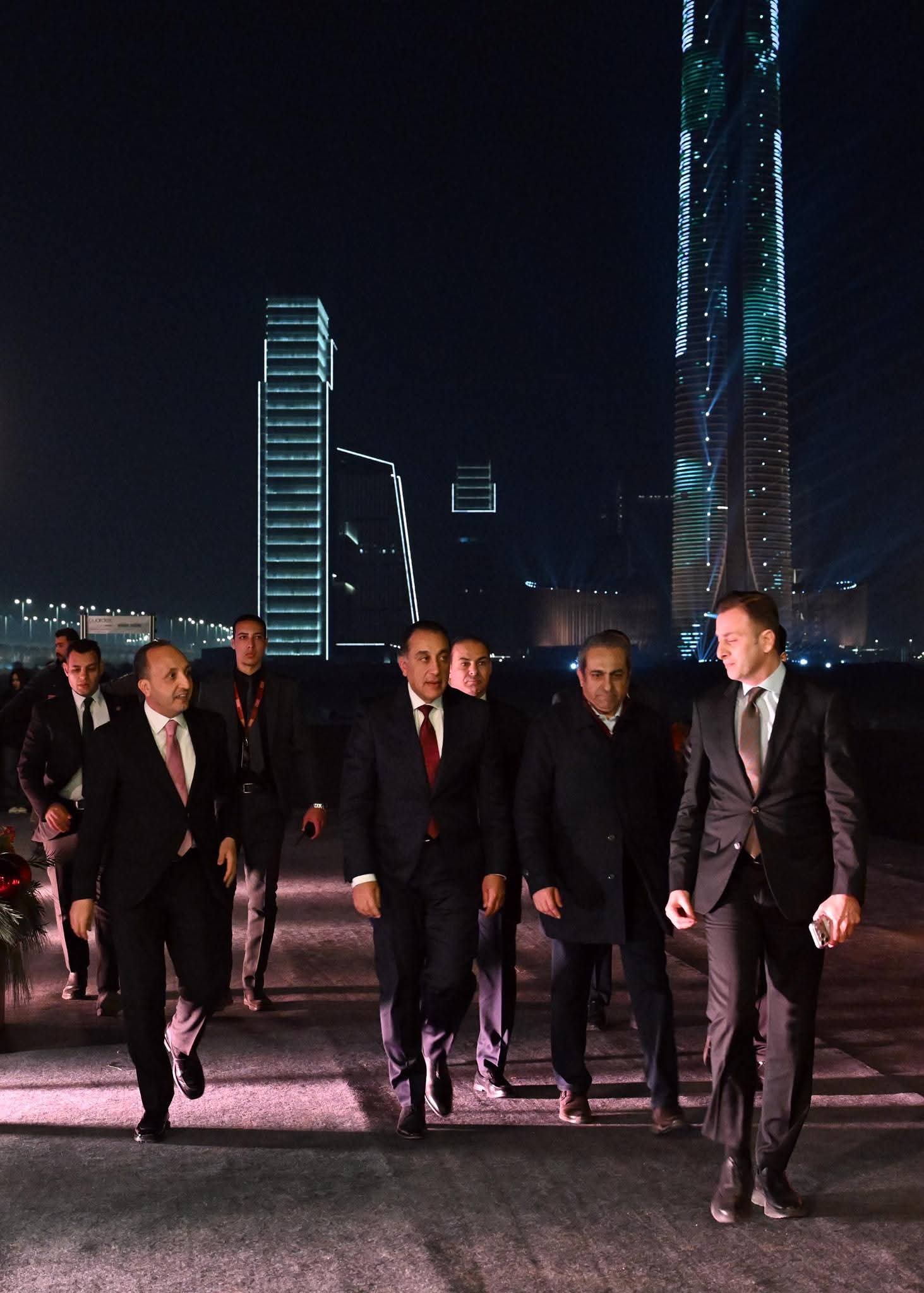 رئيس الوزراء يشارك المواطنين احتفالات استقبال العام الميلادي الجديد بالعاصمة الإدارية 1 رئيس الوزراء يشارك المواطنين احتفالات استقبال العام الميلادي الجديد بالعاصمة الإدارية