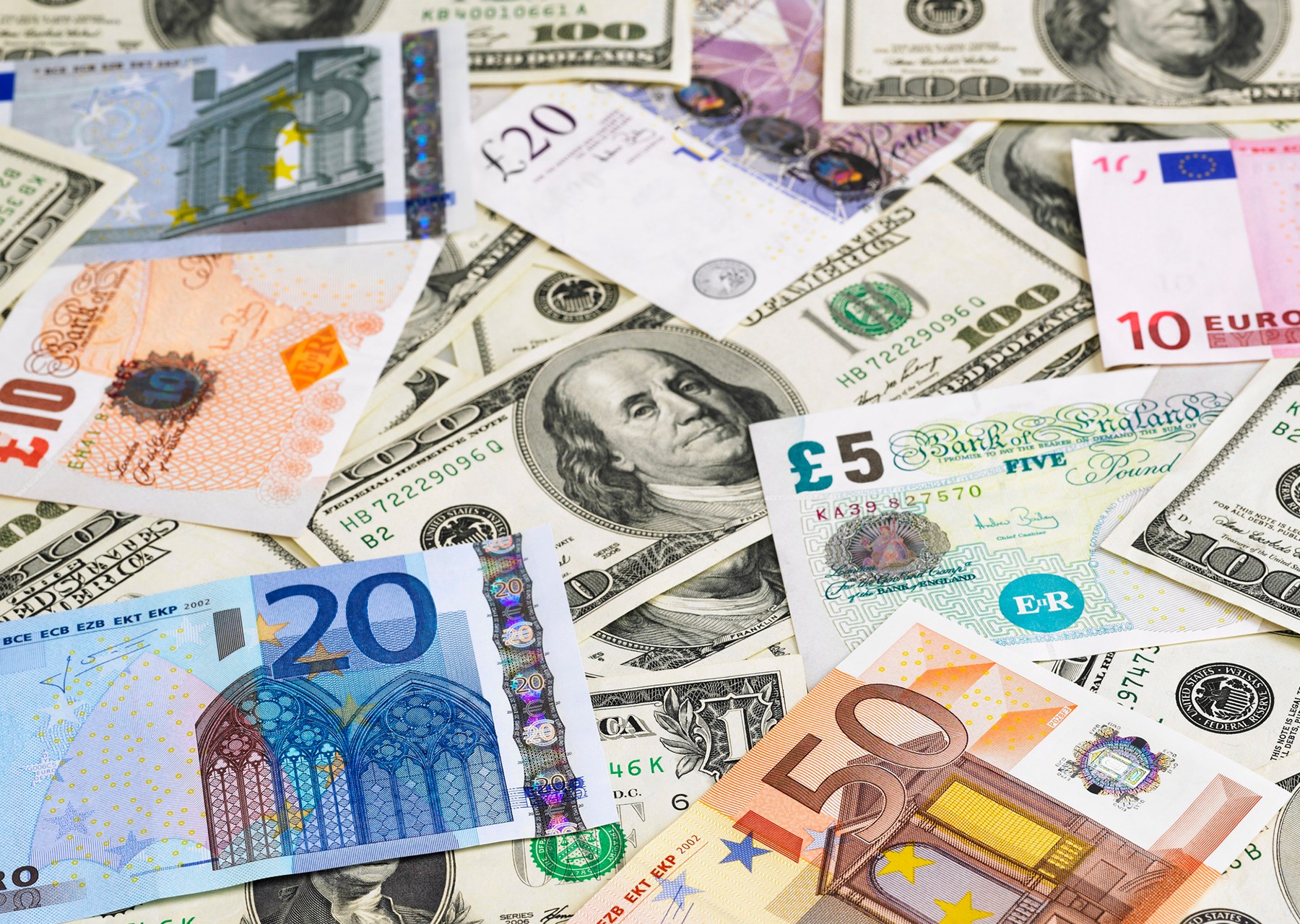 "سعر الدولار واليورو والجنيه الإسترليني اليوم الأحد 7 ديسمبر 2025 أمام الجنيه المصري"