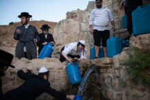 مستوطنون يستهدفون بئر مياه رئيسي شرق رام الله