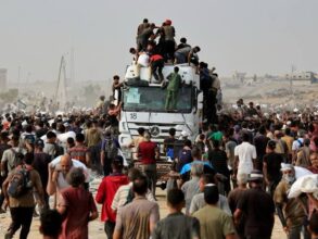 حماس تحذّر من كارثة إنسانية في غزة وتتهم الاحتلال بمنع دخول المساعدات الأساسية" 3 حماس تحذّر من كارثة إنسانية في غزة وتتهم الاحتلال بمنع دخول المساعدات الأساسية"