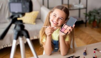 هوس التجميل" لدى الصغار: فخ رقمي يهدد صحة "جيل ألفا" بمواد مسرطنة