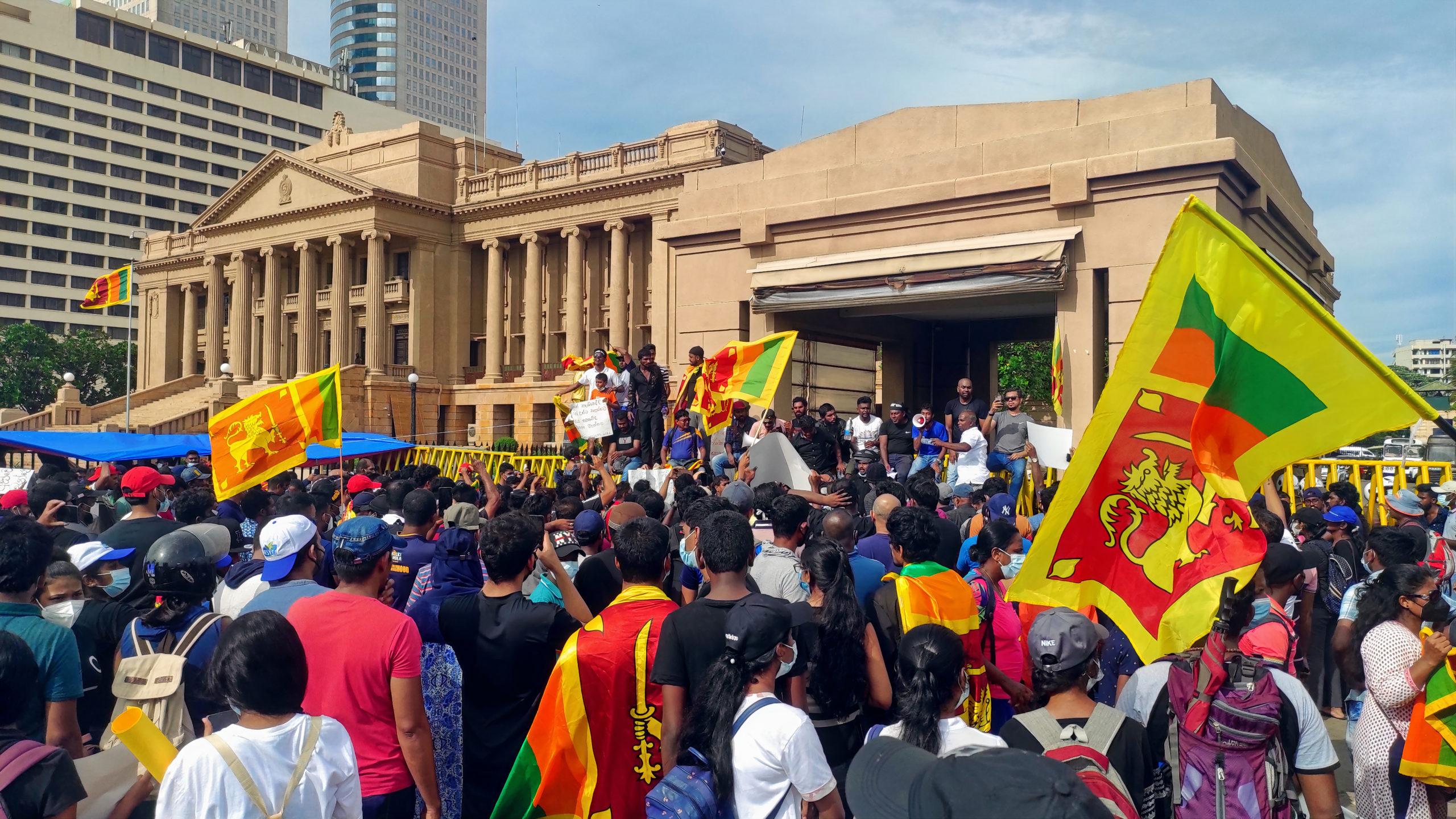 برلمان سريلانكا يقطع عطلته لتسريع دعم إعادة الإعمار بعد إعصار ديتوا 1 برلمان سريلانكا يقطع عطلته لتسريع دعم إعادة الإعمار بعد إعصار ديتوا